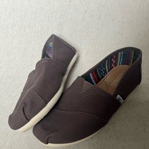 TOM’S slip on shoes